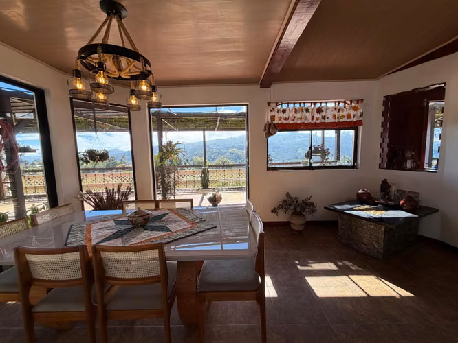 Casa con Excelentes Vistas en Palo Verde del Guarco