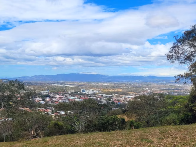Terreno en Venta – Altos de Las Palomas, Santa Ana