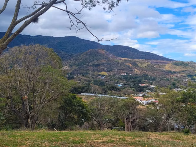 Terreno en Venta – Altos de Las Palomas, Santa Ana