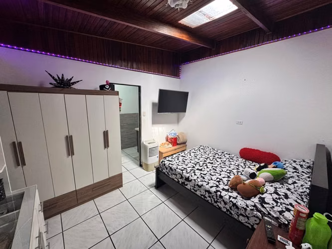 Propiedad de uso mixto con casa y amplio lote en Patarrá, Desamparados -EU