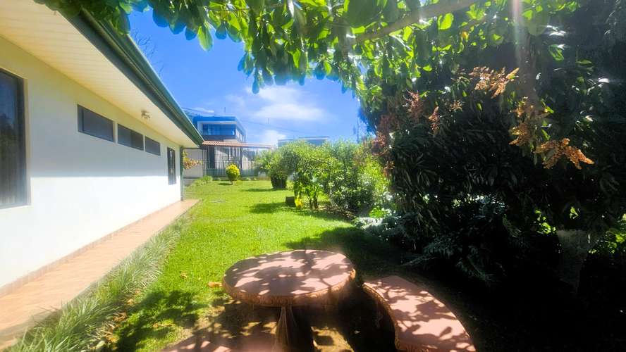 Venta de Propiedad con Casa de 272 m2 y Terreno de 2000 m2 para Desarrollo o Quinta - Imagen 12