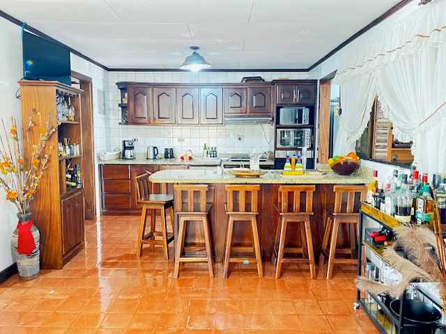 Venta de Propiedad con Casa de 272 m2 y Terreno de 2000 m2 para Desarrollo o Quinta - Imagen 7