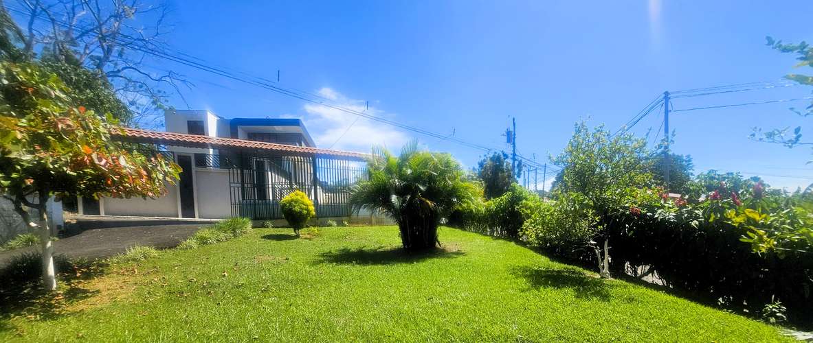 Venta de Propiedad con Casa de 272 m2 y Terreno de 2000 m2 para Desarrollo o Quinta - Imagen 13