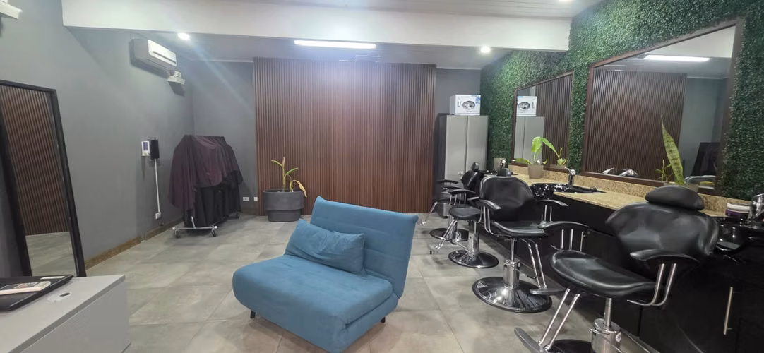 Local en alquiler perfecto para Barberia/Salón de Belleza en el corazón de Santa Ana - Imagen 7