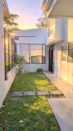 Exclusiva Casa en Alquiler en Bello Horizonte Escazú: Confort Moderno y Seguridad 24/7 (Ref: 01) - Imagen 6