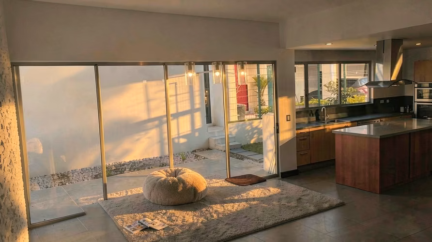 Exclusiva Casa en Alquiler en Bello Horizonte Escazú: Confort Moderno y Seguridad 24/7 (Ref: 01) - Imagen 3