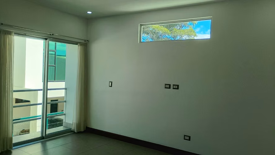 Exclusiva Casa en Alquiler en Bello Horizonte Escazú: Confort Moderno y Seguridad 24/7 (Ref: 01) - Imagen 14
