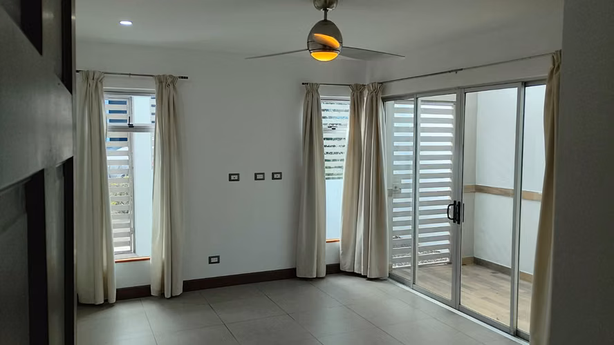 Exclusiva Casa en Alquiler en Bello Horizonte Escazú: Confort Moderno y Seguridad 24/7 (Ref: 01) - Imagen 7