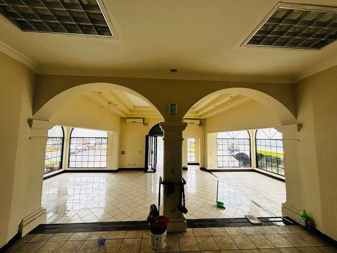 Local comercial Curridabat 206m2 plaza comercial parqueo seguridad - Imagen 9