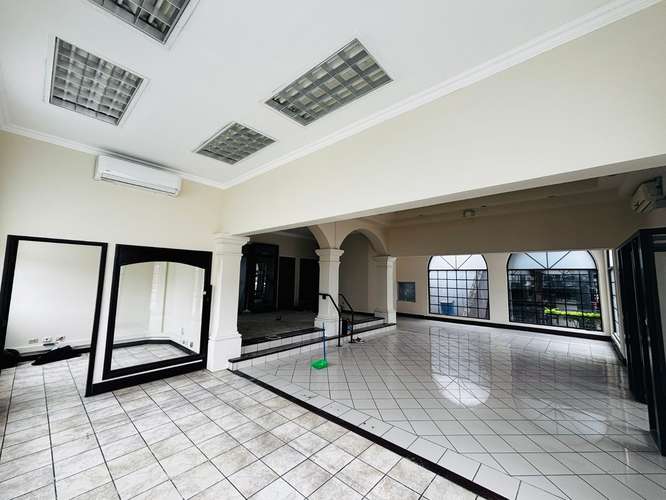 Local comercial Curridabat 206m2 plaza comercial parqueo seguridad - Imagen 3