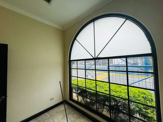 Local comercial Curridabat 206m2 plaza comercial parqueo seguridad - Imagen 11