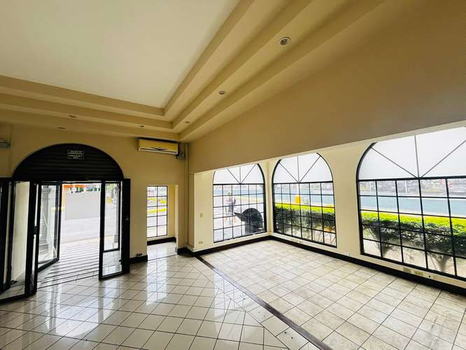 Local comercial Curridabat 206m2 plaza comercial parqueo seguridad - Imagen 8