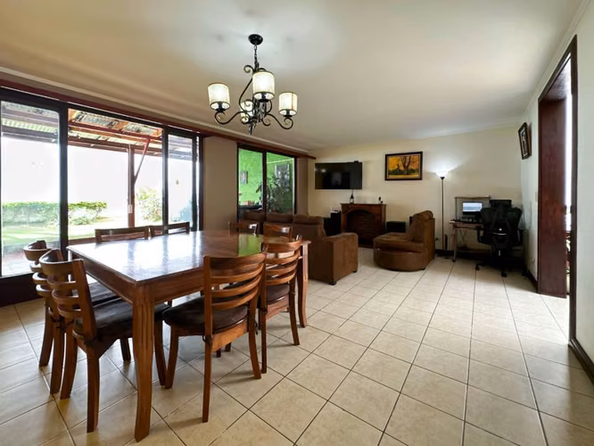 Venta de casa en Lomas de Ayarco Sur, Curridaba - Imagen 2