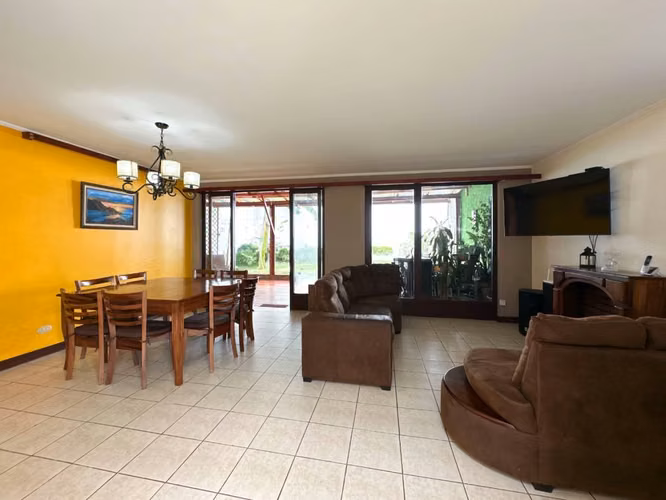 Venta de casa en Lomas de Ayarco Sur, Curridaba - Imagen 3