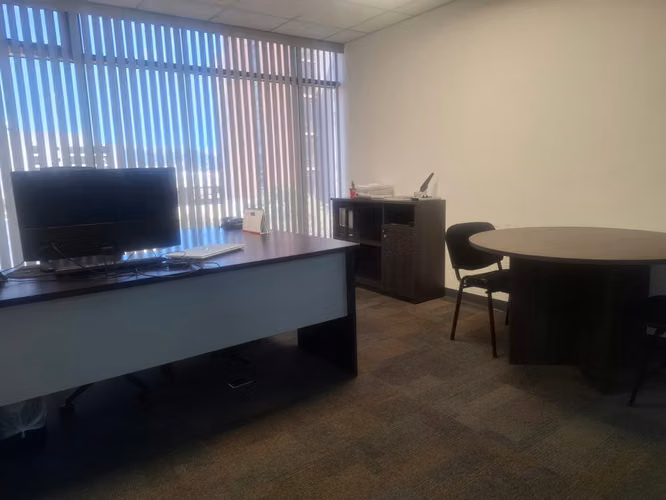Vendo oficina para inversión, muy buena oportunidad y excelente inquilino en La Sabana.