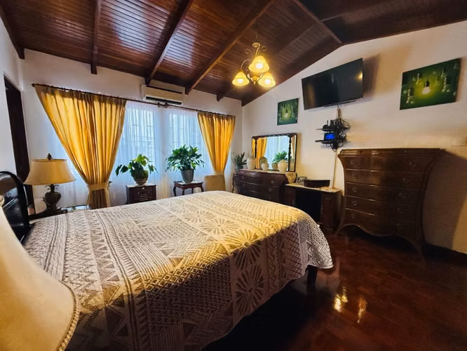 Venta de casa en condominio en la Uruca