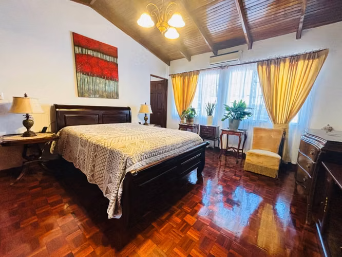 Venta de casa en condominio en la Uruca