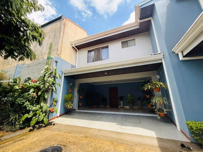 Venta de casa en condominio en la Uruca