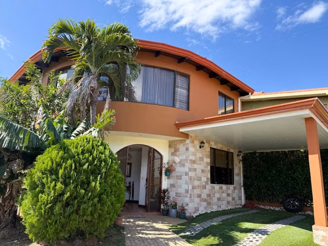 Venta de casa en condominio en San Pablo de Heredia