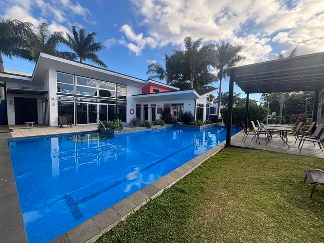  Se Vende Amplia Casa en Condominio Rialto 