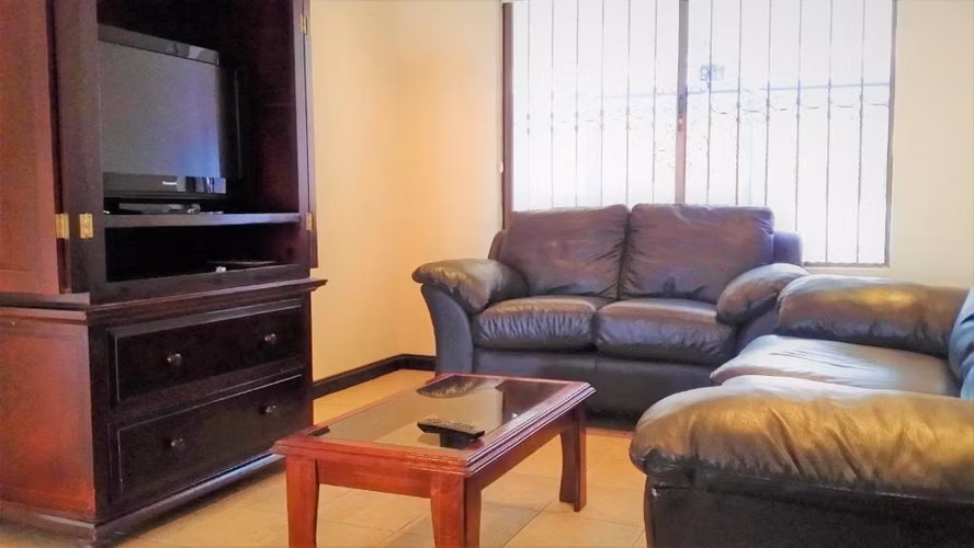 CASA EN ESCAZU CON MUEBLES - Imagen 2