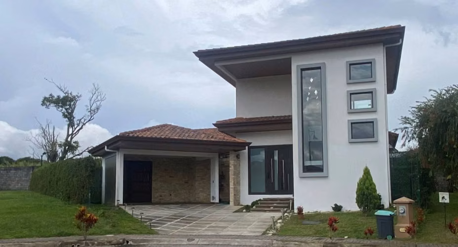 Venta de casa en condominio en los Ángles de Santo Domingo