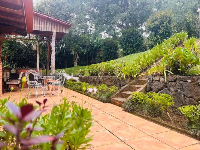 Venta de Casa con lote amplio y vista en San Rafael de Heredia