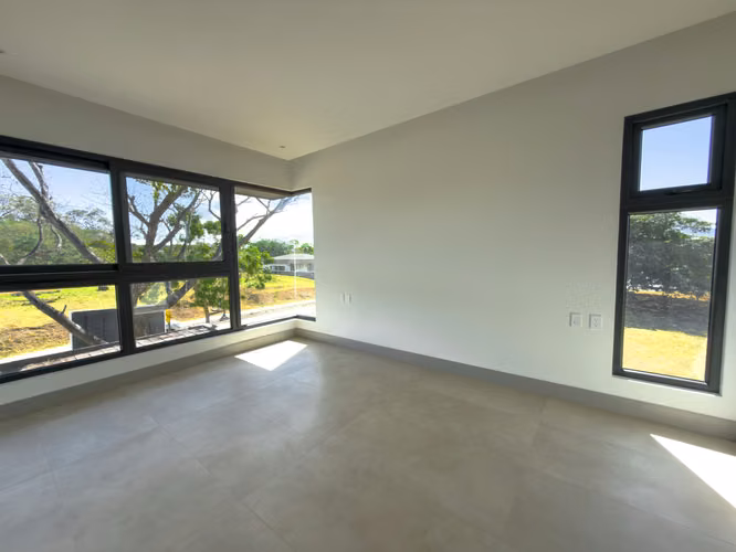 Casa de Lujo Nueva en Alquiler en Hacienda Espinal | 5 Habitaciones | $5,500/mes