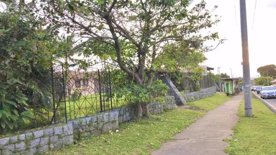 Venta Casa Independiente con Uso de Suelo Comercial/Industrial | Llorente de Flores, Heredia | 8 Hab