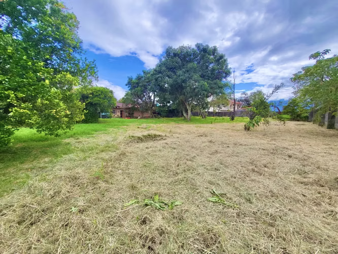 Venta Casa Independiente con Uso de Suelo Comercial/Industrial | Llorente de Flores, Heredia | 8 Hab