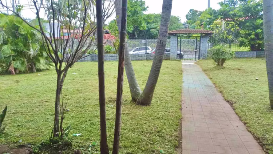 Venta Casa Independiente con Uso de Suelo Comercial/Industrial | Llorente de Flores, Heredia | 8 Hab