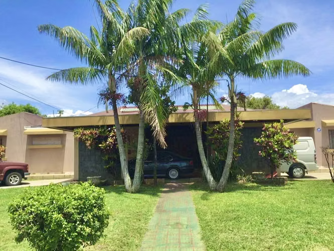 Venta Casa Independiente con Uso de Suelo Comercial/Industrial | Llorente de Flores, Heredia | 8 Hab
