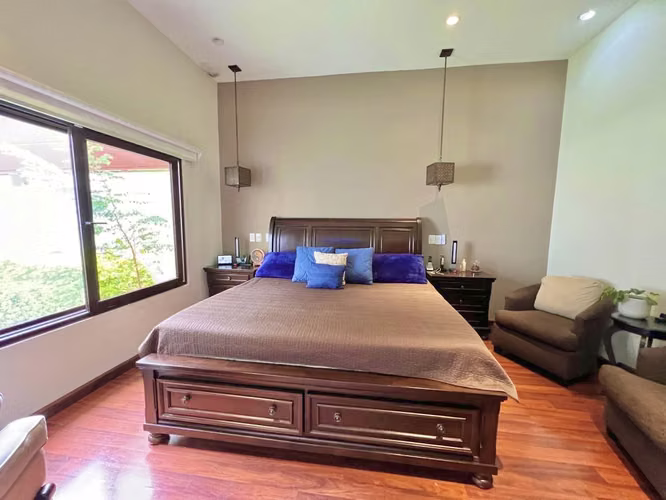 Se Vende Casa de Lujo 1 Planta | San Rafael de Heredia | 4 Hab + Oficinas
