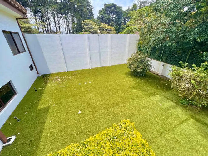 Se Vende Casa de Lujo 1 Planta | San Rafael de Heredia | 4 Hab + Oficinas