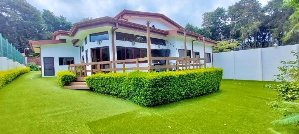 Se Vende Casa de Lujo 1 Planta | San Rafael de Heredia | 4 Hab + Oficinas