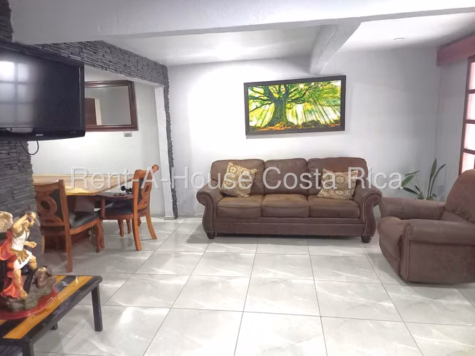 Casa en Venta en Guadalupe – Casa de 4 Habitaciones Cerca del Centro y Servicios - Imagen 3