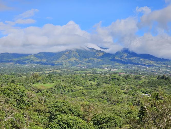 Venta de lote con facilidades en Residencial Privado Zurquí Hills, Heredia - Imagen 12
