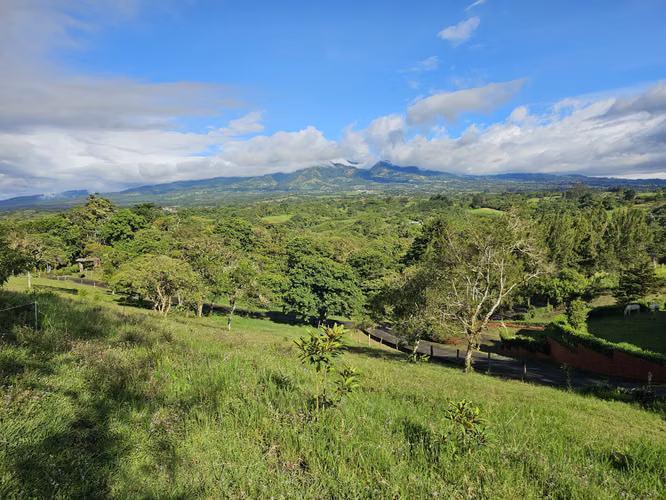Venta de lote con facilidades en Residencial Privado Zurquí Hills, Heredia - Imagen 10