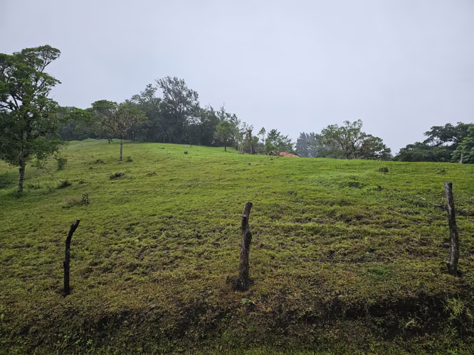 Venta de lote con facilidades en Residencial Privado Zurquí Hills, Heredia - Imagen 6