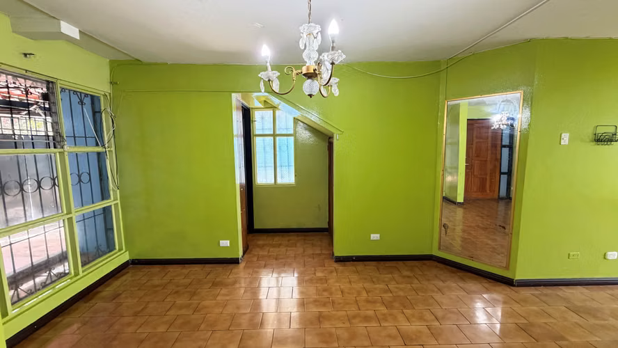 Venta casa con excelente ubicación de 2 niveles, Desamparados. (FE)