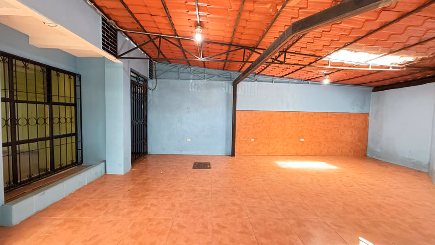 Venta casa con excelente ubicación de 2 niveles, Desamparados. (FE)