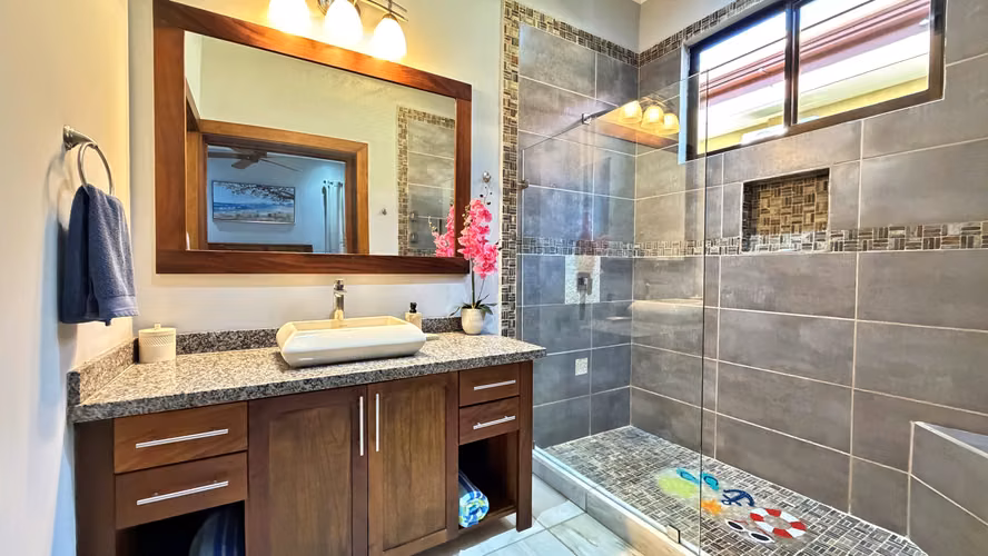 Venta casa contemporánea con piscina privada, Parrita. (FE)