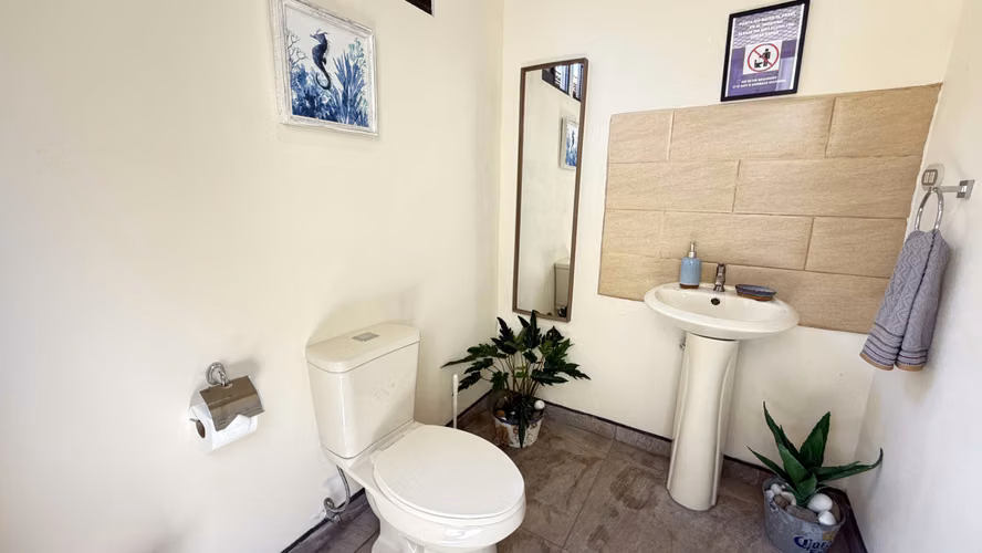 Venta casa contemporánea con piscina privada, Parrita. (FE)