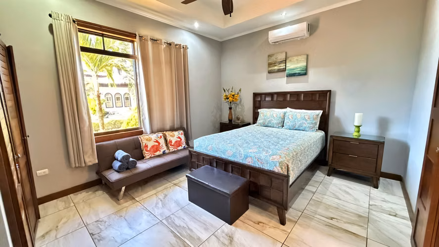 Venta casa contemporánea con piscina privada, Parrita. (FE)