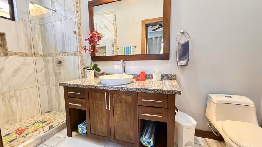 Venta casa contemporánea con piscina privada, Parrita. (FE)