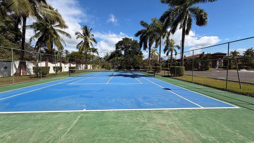Venta casa contemporánea con piscina privada, Parrita. (FE)