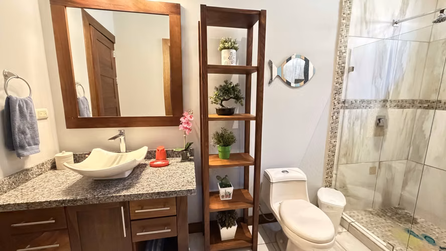 Venta casa contemporánea con piscina privada, Parrita. (FE)
