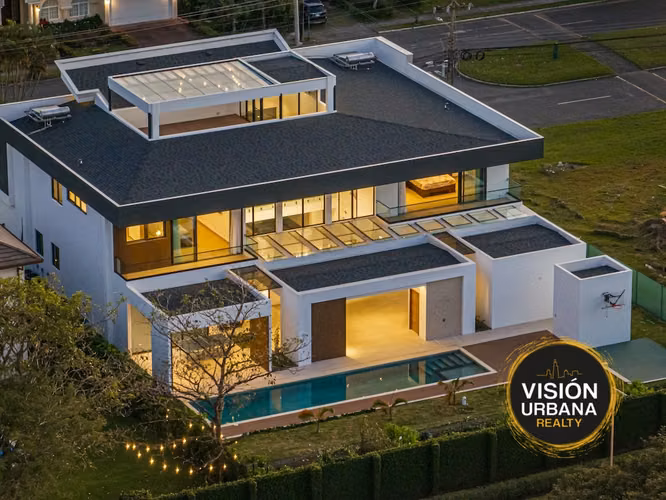 Lujosa Casa Contemporánea de 5 Habitaciones en Valle del Sol - Imagen 5