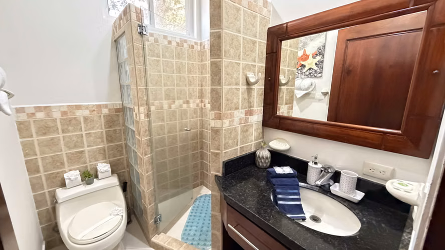 Venta apto con balcón y amenidades completas, Jacó, Garabito. (FE)