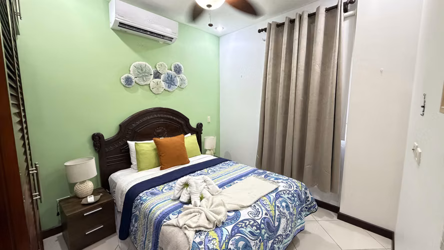 Venta apto con balcón y amenidades completas, Jacó, Garabito. (FE)